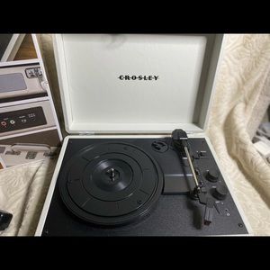 CROSLEY Bluetooth portable turntable